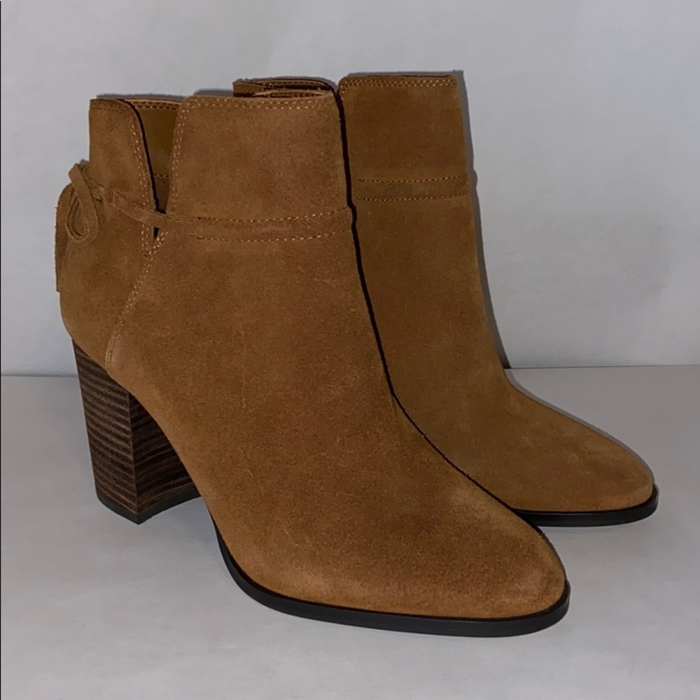 NWT Gibson & Latimer Rachel Suede Tie Booties